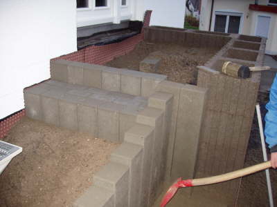 Eingangstreppe / Sttzwand